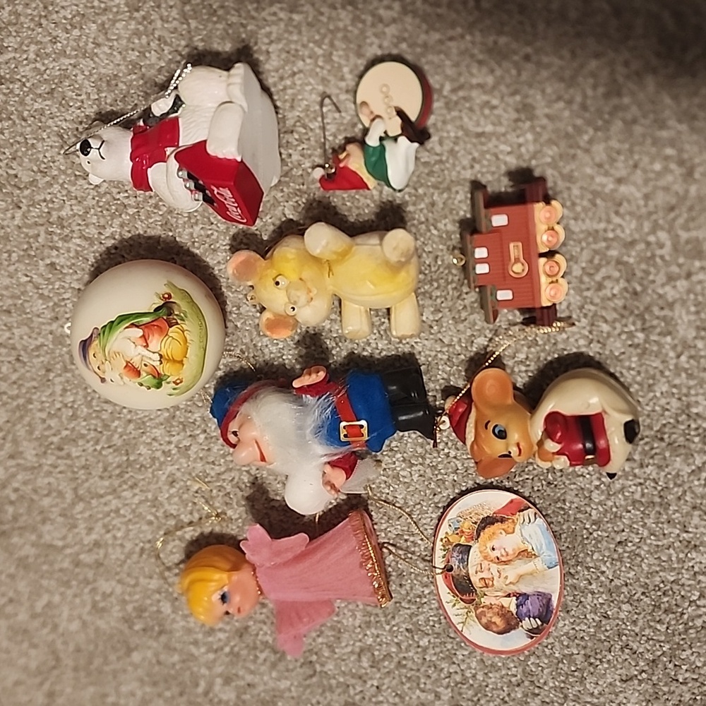 Lot of 9 vintage ornaments, 60s, 70s 90s.
